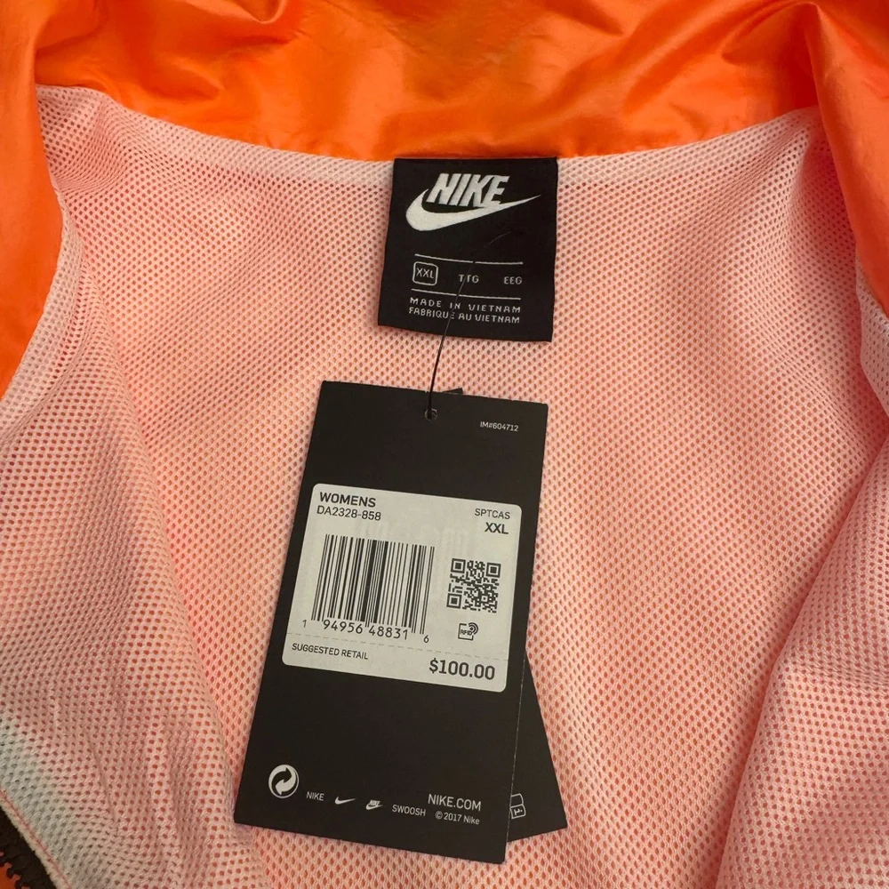 Nike Ladies windbreaker. Brand new with tags. Super comfy jacket! Size XXL. - Picture 5 of 6